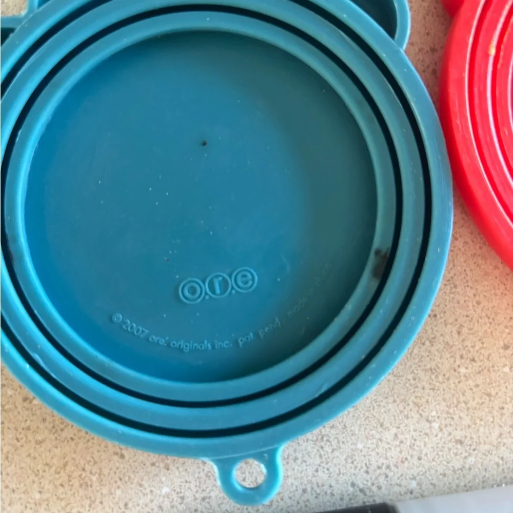 2 dog food can lid covers